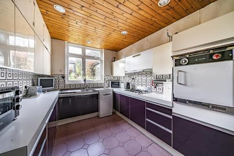 139 Torrington Park, London, N12 9AN