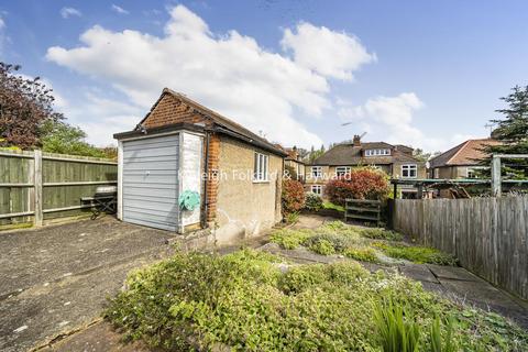 139 Torrington Park, London, N12 9AN