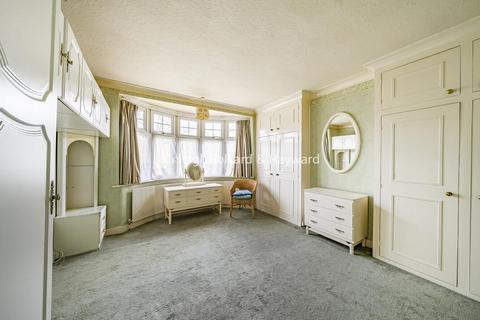 139 Torrington Park, London, N12 9AN