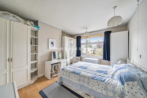 139 Torrington Park, London, N12 9AN