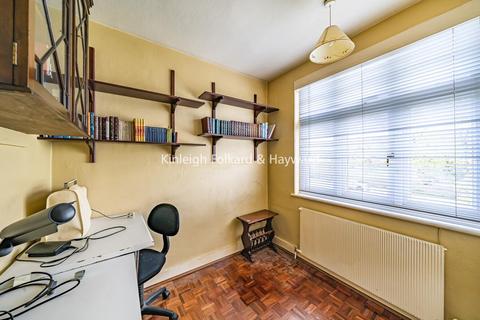139 Torrington Park, London, N12 9AN