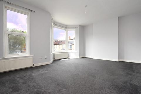 2 bedroom flat to rent, Swallowfield Road, Charlton, SE7