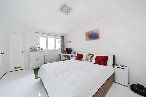 2 bedroom flat for sale, Hatch End,  Pinner,  HA5