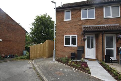 2 bedroom terraced house to rent, Queintin Road, Old Town, Swindon, SN3