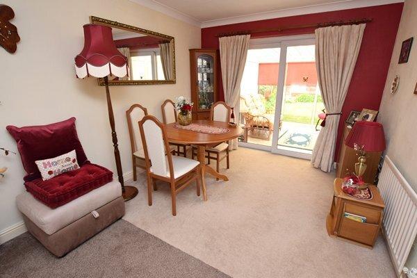 Open plan lounge &amp; dining room