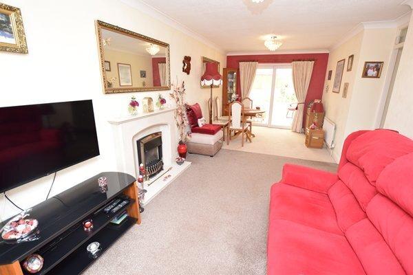 Open plan lounge &amp; dining room