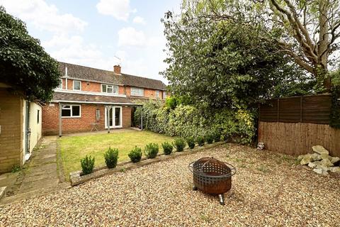 4 bedroom semi-detached house to rent, Wimbledon Road, Camberley