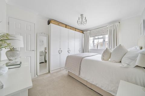 3 bedroom semi-detached house for sale, Longmarsh View, Sutton At Hone, Dartford, DA4