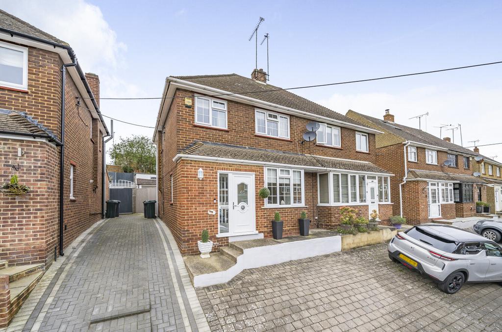 Longmarsh View, Sutton At Hone... 3 bed semidetached house for sale