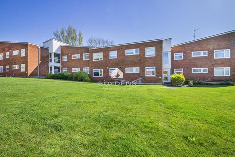 3 bedroom flat for sale, Linkside, Frinton-on-Sea CO13