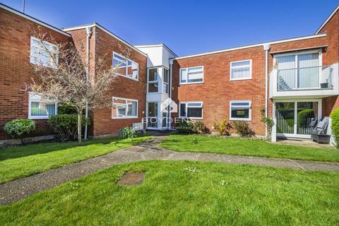 3 bedroom flat for sale, Linkside, Frinton-on-Sea CO13