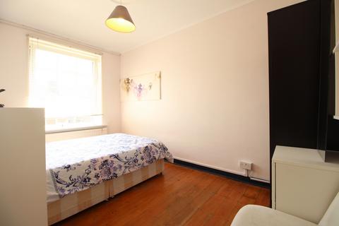 3 bedroom flat to rent, Charlotte Terrace, London N1