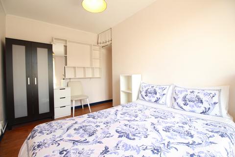 3 bedroom flat to rent, Charlotte Terrace, London N1