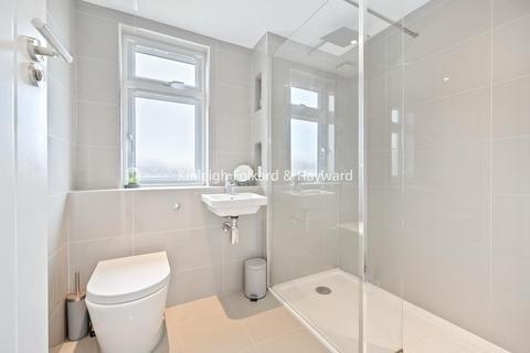 50 Greenway, Chislehurst, BR7 6JF