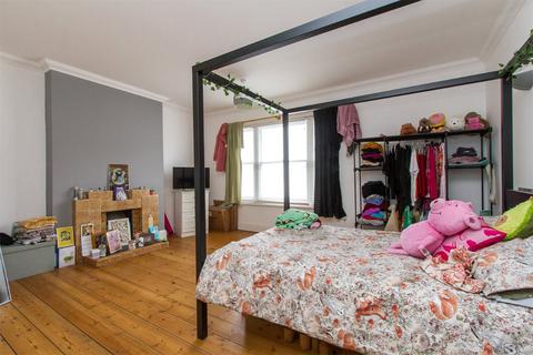 3 bedroom apartment to rent, Brighton, Brighton BN2