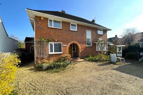 4 bedroom detached house to rent, Camberley