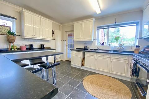 4 bedroom detached house to rent, Camberley