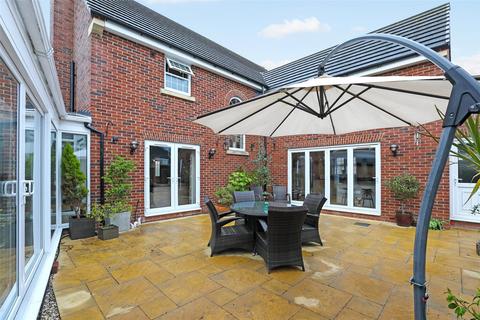 4 bedroom detached house for sale, Scholars Chase, Wrenthorpe, Wakefield, WF2