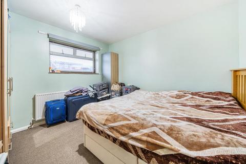 24 Parry Green South, Slough, SL3 8NN
