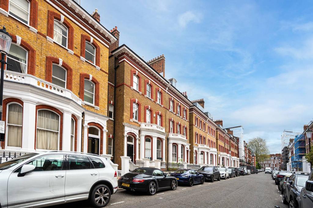 Roland Gardens, South Kensington... 2 bed flat for sale £1,400,000
