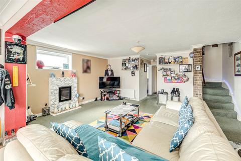 29 Burrell Avenue, Lancing, BN15 8QB