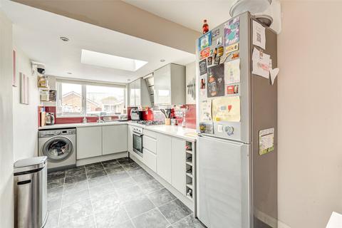 29 Burrell Avenue, Lancing, BN15 8QB