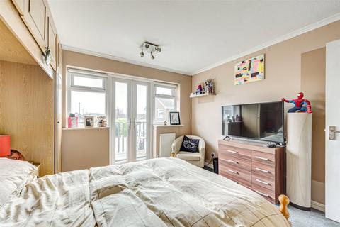29 Burrell Avenue, Lancing, BN15 8QB