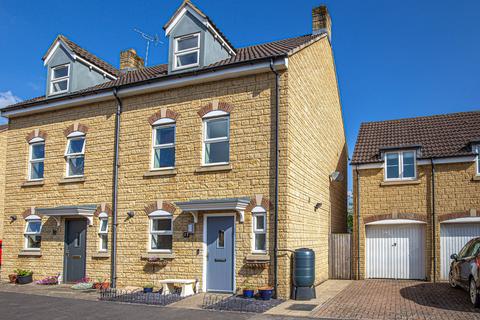 3 bedroom townhouse to rent, Loiret Crescent, Malmesbury, SN16