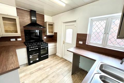3 bedroom terraced house to rent, Gateshead NE8