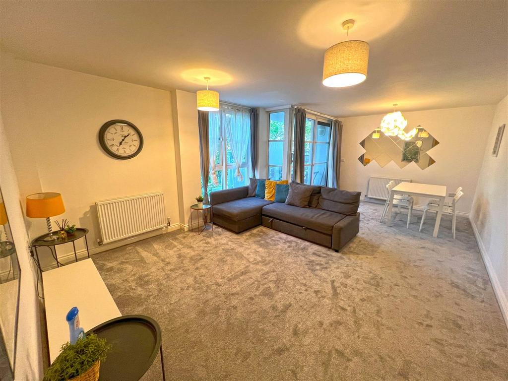 Watkin Road, Leicester, LE2 7AZ 2 bed flat for sale £140,000