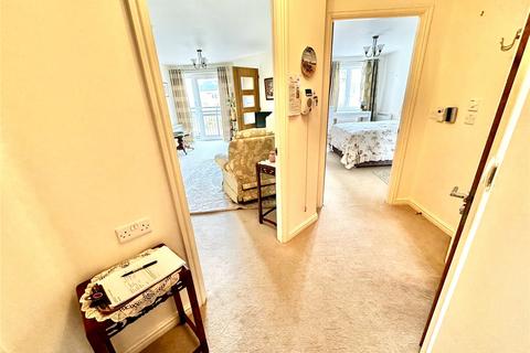 1 bedroom apartment for sale, Avenue Road, Lymington, Hampshire, SO41