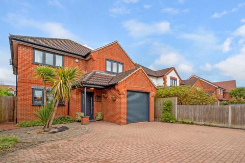 4 bedroom detached house for sale, Swallow Street, Iver Heath, SL0