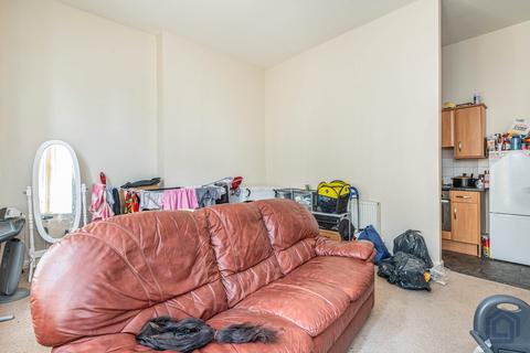 1 bedroom flat for sale, Redwing Crescent, Huddersfield HD3