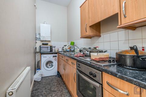 2 bedroom flat for sale, Redwing Crescent, Huddersfield HD3