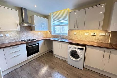 2 bedroom flat to rent, Russell Road, Garston