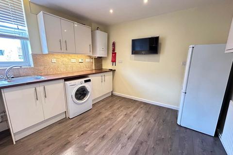 2 bedroom flat to rent, Russell Road, Garston