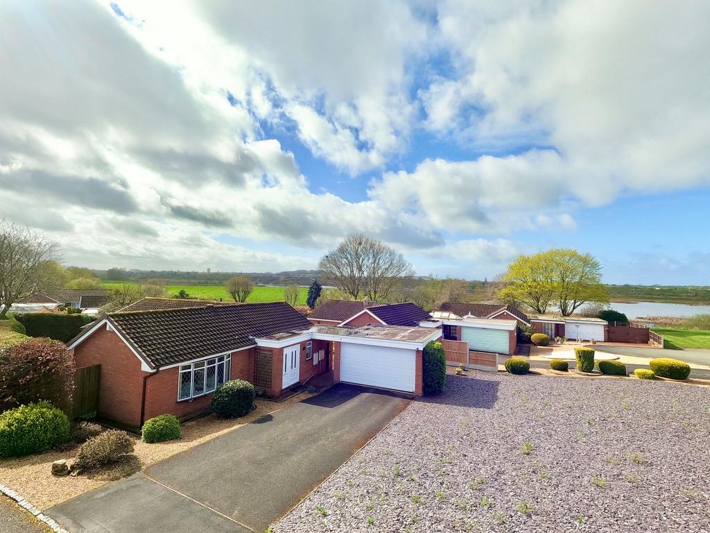 Oulton Way, Stafford, ST16 3 bed property for sale £375,000