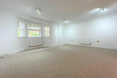 2 bedroom apartment to rent, Sells Close, Guildford GU1