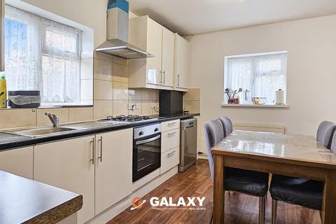 3 bedroom end of terrace house for sale, Ringway, Southall, Greater London, UB2