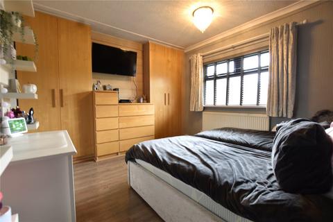 2 Bourne Road, Shaw, Oldham, OL2 7XN