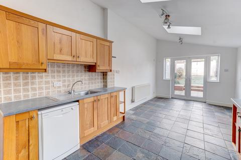 2 bedroom terraced house to rent, Stoke Road, Bromsgrove, Worcestershire, B60