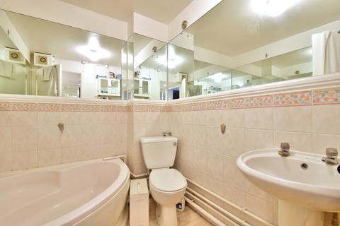 1 bedroom flat for sale, Cleveley Close, Charlton, SE7