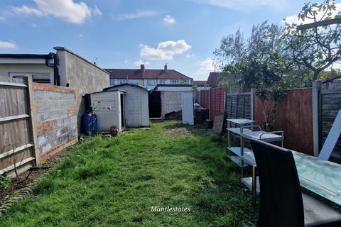 73 Pembroke Road, London, N13 5NR
