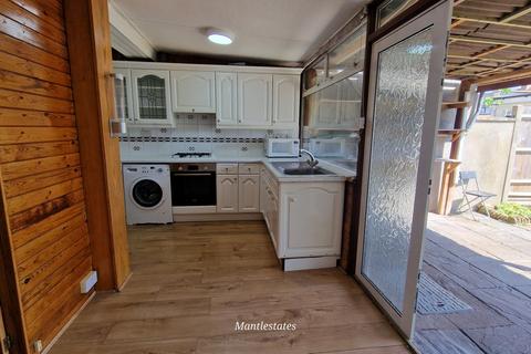 73 Pembroke Road, London, N13 5NR