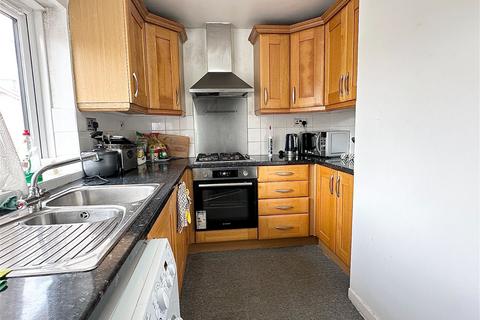 2 bedroom flat for sale, Swale Drive, Northampton NN5