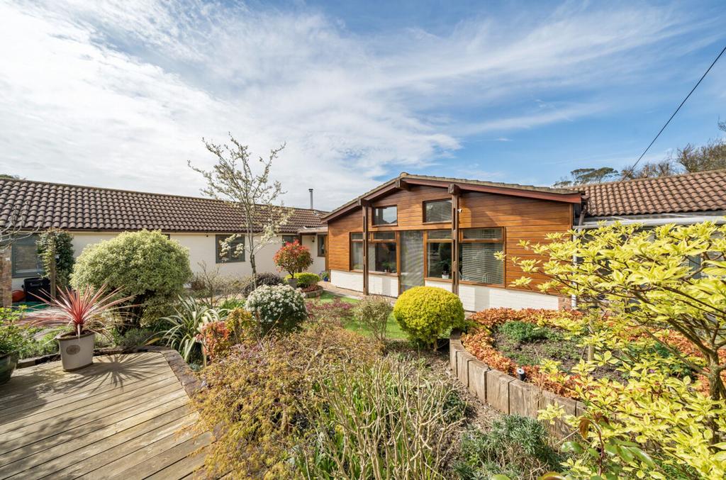 Sea Lane, Pagham, PO21 4 bed detached house for sale £650,000