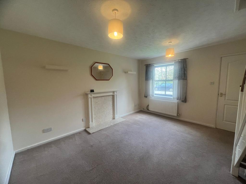 Ashwell Drive, Solihull B90 2 bed terraced house £1,200 pcm (£277 pw)
