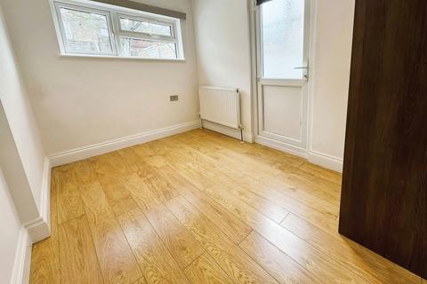 1 bedroom flat to rent, Tubbs Road, NW10