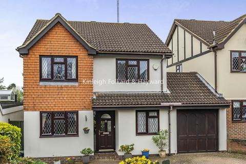 4 bedroom detached house for sale, Briary Gardens, Bromley