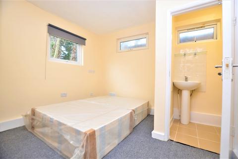 2 bedroom flat to rent, Woolstone Road London SE23